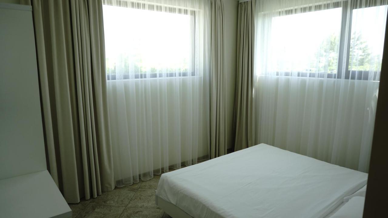 Calithea Complex Aparthotel Kavarna Bagian luar foto