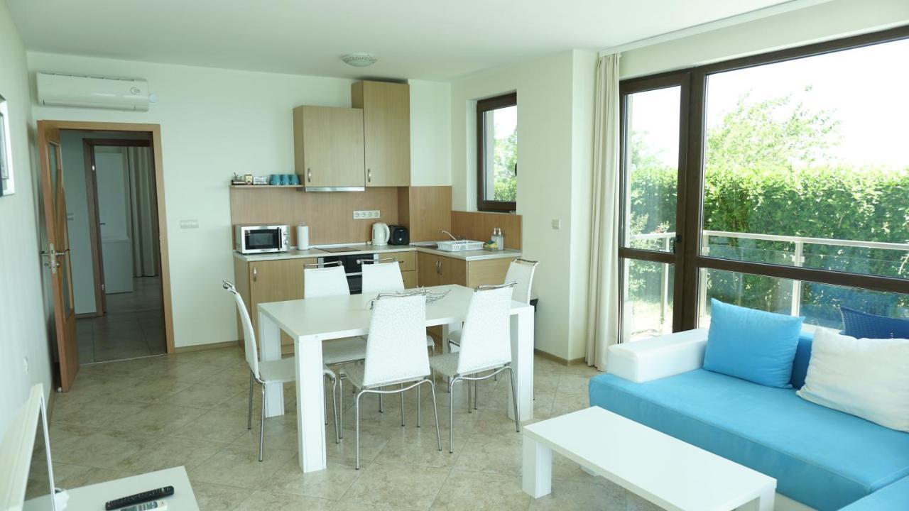 Calithea Complex Aparthotel Kavarna Bagian luar foto