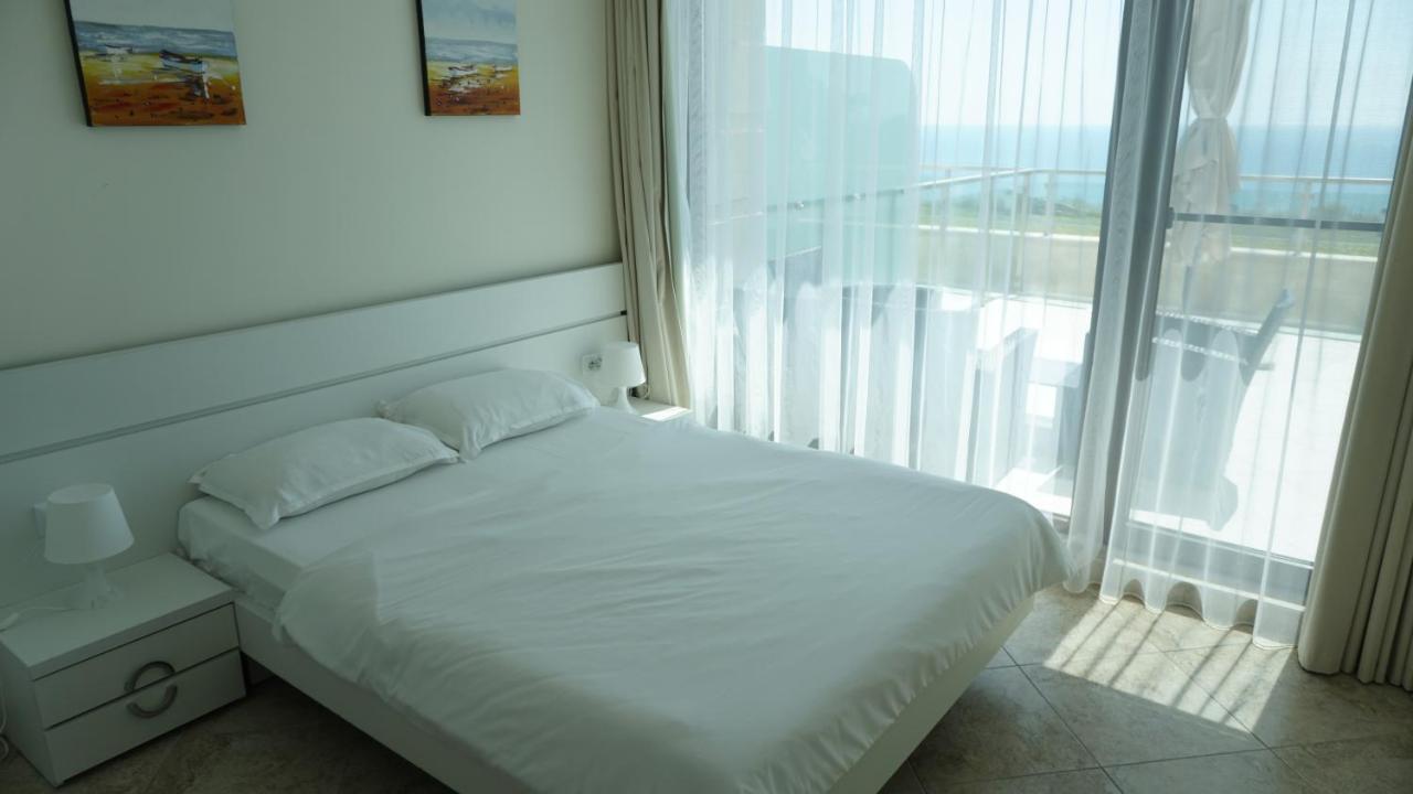 Calithea Complex Aparthotel Kavarna Bagian luar foto