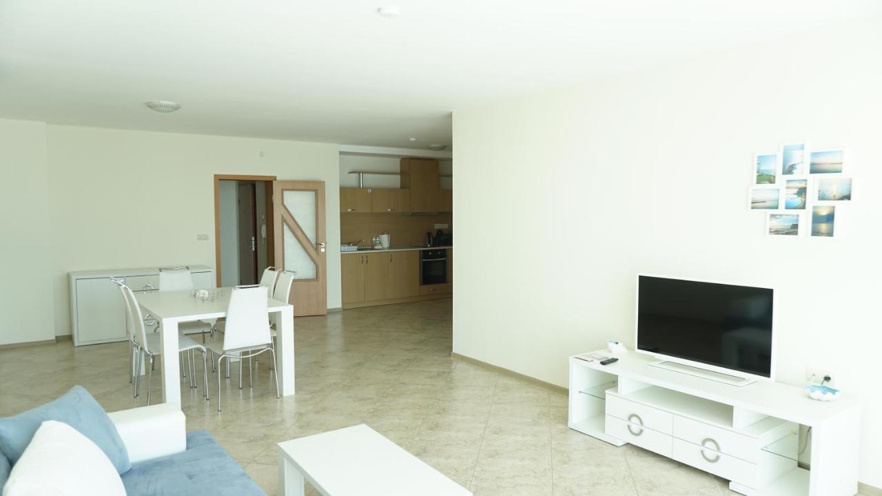 Calithea Complex Aparthotel Kavarna Bagian luar foto