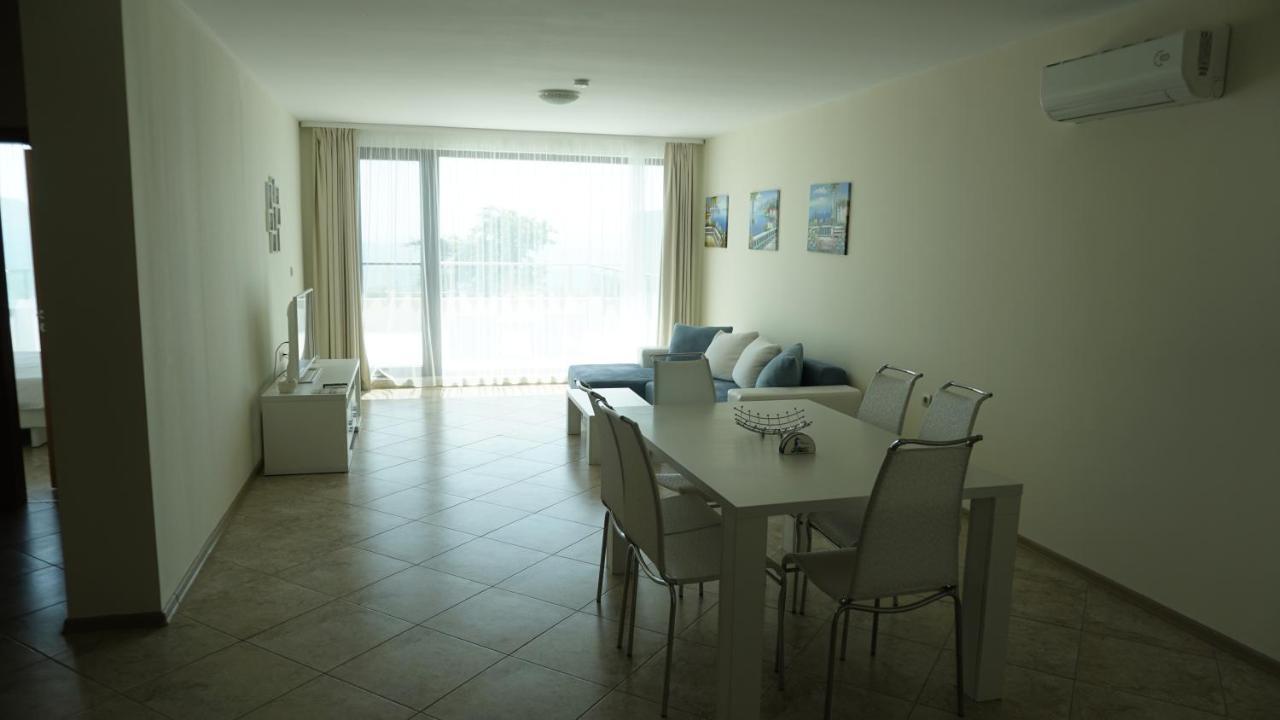 Calithea Complex Aparthotel Kavarna Bagian luar foto