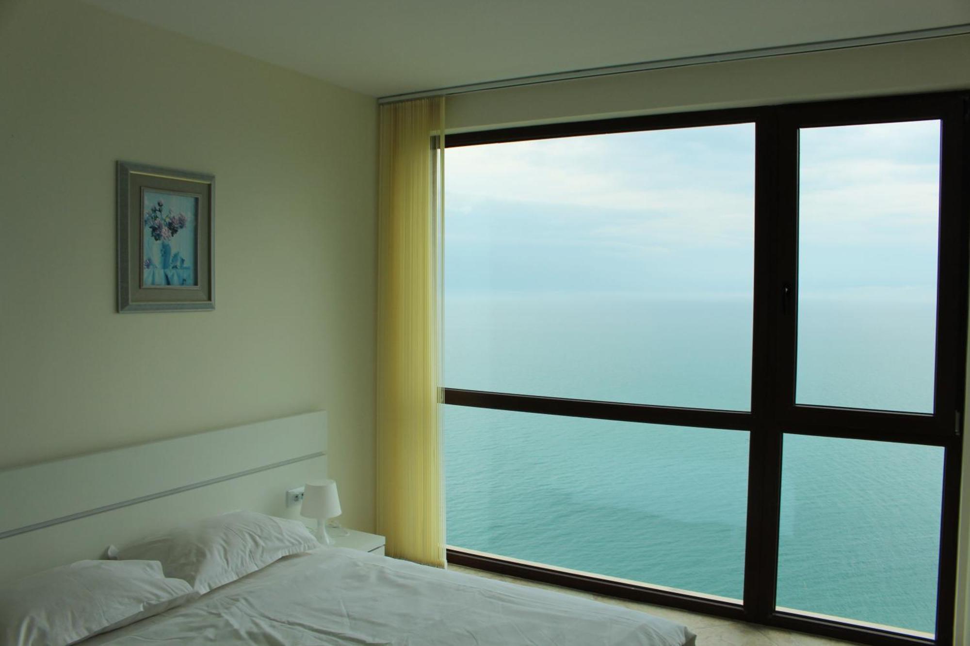 Calithea Complex Aparthotel Kavarna Bagian luar foto