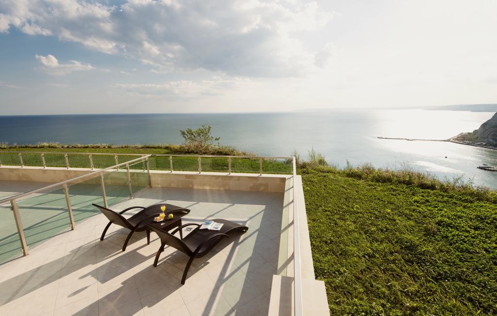 Calithea Complex Aparthotel Kavarna Bagian luar foto