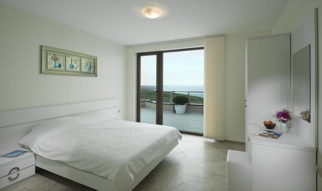 Calithea Complex Aparthotel Kavarna Bagian luar foto