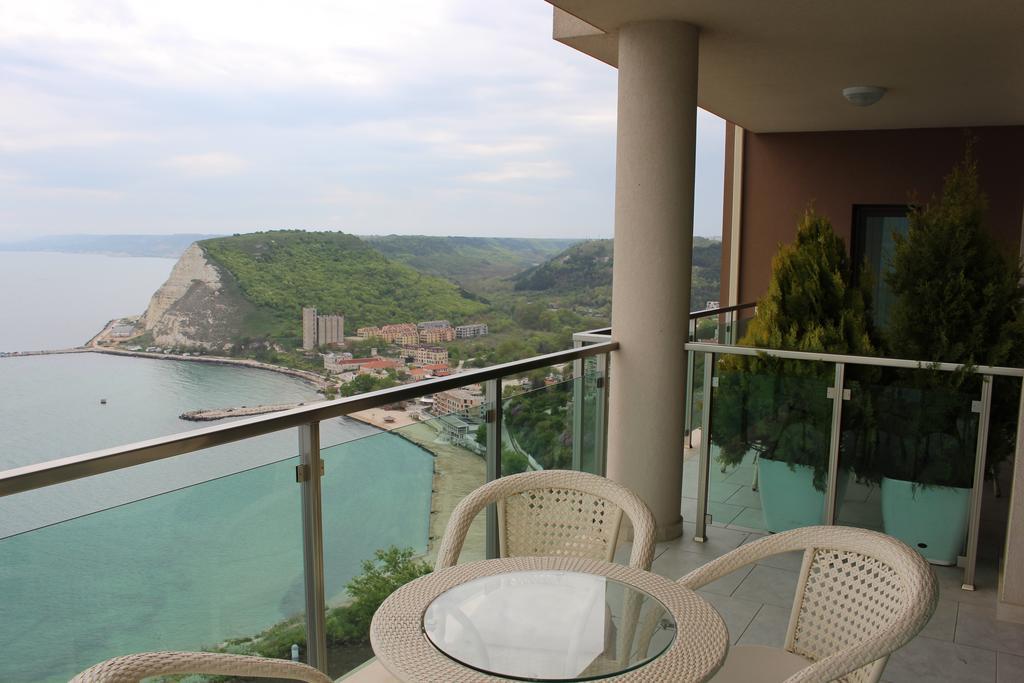 Calithea Complex Aparthotel Kavarna Bagian luar foto