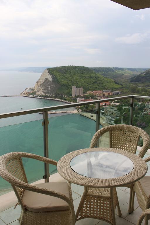Calithea Complex Aparthotel Kavarna Bagian luar foto