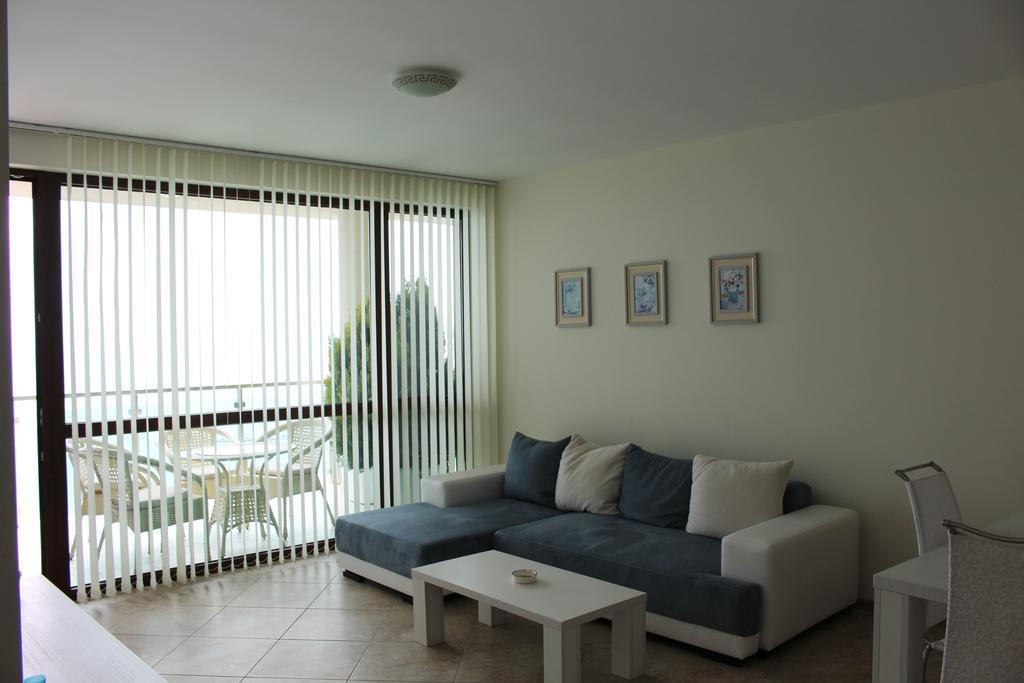 Calithea Complex Aparthotel Kavarna Bagian luar foto