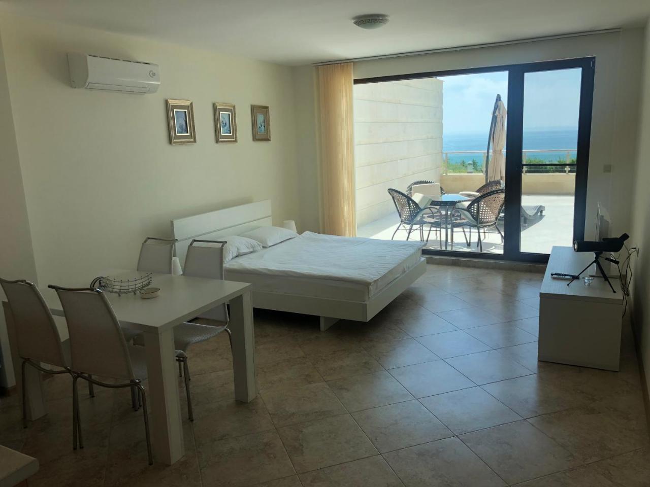 Calithea Complex Aparthotel Kavarna Bagian luar foto
